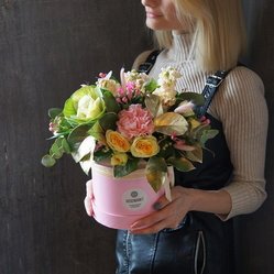 Шляпная Коробка Недели: свежие цветы с доставкой в Санкт-Петербурге Шляпная Коробка Недели: свежие цветы с доставкой в Санкт-Петербурге