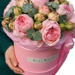 Кустовые пионовидные розы Брайдал Пиано в шляпной коробке в Санкт-Петербурге - Фотография 7