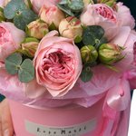 Кустовые пионовидные розы Брайдал Пиано в шляпной коробке в Санкт-Петербурге - Фотография 4