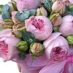 Кустовые пионовидные розы Брайдал Пиано в шляпной коробке в Санкт-Петербурге - Фотография 5