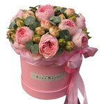 Кустовые пионовидные розы Брайдал Пиано в шляпной коробке в Санкт-Петербурге - Фотография 1