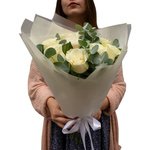 Букет 9 белых роз в Санкт-Петербурге - Фотография 5