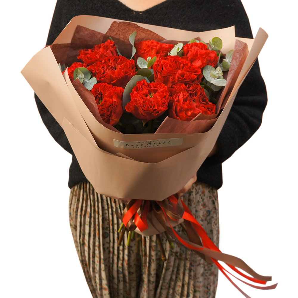 Танго: 9 роз Рэд Ай с листьями эвкалипта + коробка-переноска с аквабоксом