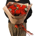 Букет 9 пионовидных роз Рэд Ай с листьями эвкалипта в Санкт-Петербурге - Фотография 5