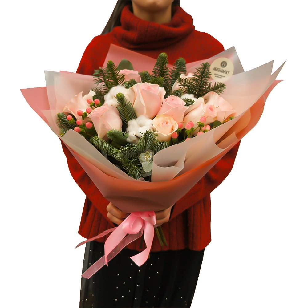 Подарок: 9 розовых роз с еловыми ветвями