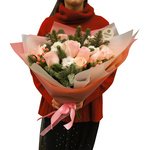 Новогодний букет из 9 розовых роз в Санкт-Петербурге - Фотография 5