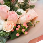 Новогодний букет из 9 розовых роз в Санкт-Петербурге - Фотография 3