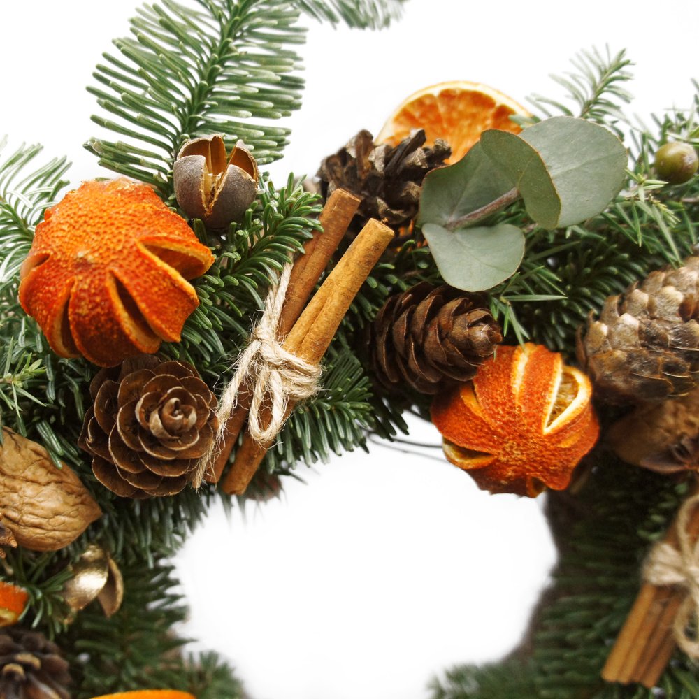 Рождественский венок №17: из еловых веток и сушеных апельсинов
