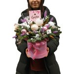 Новогодний подарок с еловыми ветками, конфетами и декором в Санкт-Петербурге - Фотография 7