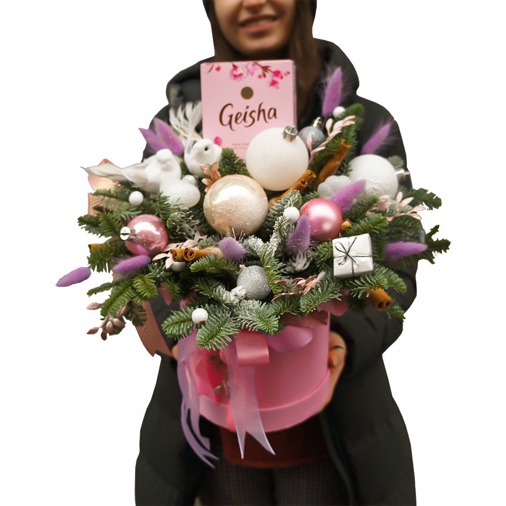 Гретта: новогодний подарок с еловыми ветками