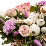 Новогодний подарок из живой ели, цветов, игрушек и конфет в Санкт-Петербурге - Фотография 5