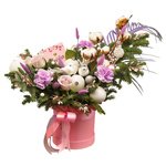 Новогодний подарок из живой ели, цветов, игрушек и конфет в Санкт-Петербурге - Фотография 1