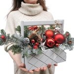 Новогодний подарок с еловыми ветками в Санкт-Петербурге - Фотография 1