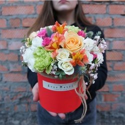 Букет Шуры-Муры: цветы в шляпной коробке