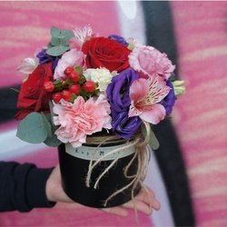 Букет Буше: цветы в шляпной коробке
