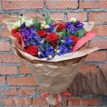 Букет из ирисов и роз с доставкой в Санкт-Петербурге - Фотография 5