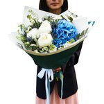 Лотти: букет из белых пионов и голубой гортензии в Санкт-Петербурге - Фотография 3