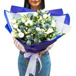 Букет: эустома, эрингиум, гиперикум и эвкалипт. Доставка круглосуточно в Санкт-Петербурге - Фотография 2