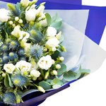 Букет: эустома, эрингиум, гиперикум и эвкалипт. Доставка круглосуточно в Санкт-Петербурге - Фотография 4