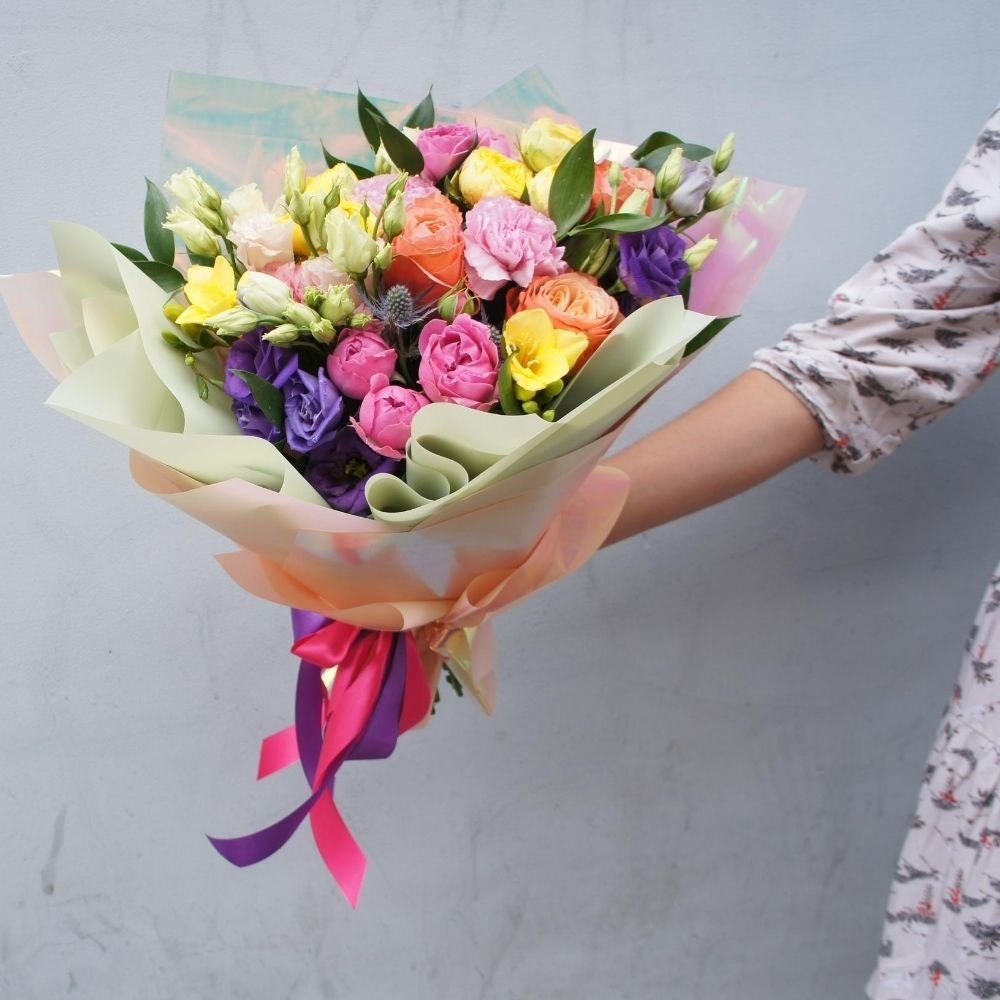 Хиханьки да Хаханьки: букет кружащих голову цветов + аквабокс и коробка-переноска