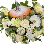 Цветы в тыкве с белой орхидеей и кукурбитой в Санкт-Петербурге - Фотография 1