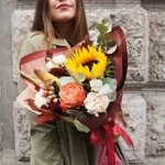 Латану: букет с подсолнухом и пионовидной розой в Санкт-Петербурге - Фотография 1