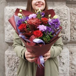 Букет «Ромола: хризантема, эустома, алые розы!» Букет «Ромола: хризантема, эустома, алые розы!»