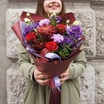 Ромола: хризантема, эустома, алые розы в Санкт-Петербурге - Фотография 1 Ромола: хризантема, эустома, алые розы в Санкт-Петербурге - Фотография 1