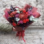 Любовь с первого укуса: волшебные хризантемы, кустовые розы, ягоды гиперикума в Санкт-Петербурге - Фотография 2