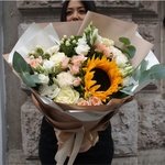Лето на даче — подсолнух, розы, гвоздики, эустома, гиперикум, зелень, — с доставкой в Санкт-Петербурге - Фотография 6 Лето на даче — подсолнух, розы, гвоздики, эустома, гиперикум, зелень, — с доставкой в Санкт-Петербурге - Фотография 6