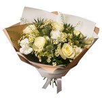 Ласка севера: ромашки, белые розы, колючки эрингиума, фалярис (колоски), гвоздики с доставкой по Санкт-Петербургу и Лен обл - Фотография 5