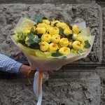 Оливия: кустовые пионовидные жёлтые розы с эвкалиптом в Санкт-Петербурге - Фотография 11