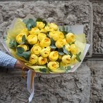 Оливия: кустовые пионовидные жёлтые розы с эвкалиптом в Санкт-Петербурге - Фотография 10