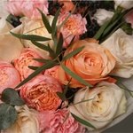 Букет цветов Эхо: пионовидные розы, лизиантус, маттиола, лагуструм, гвоздики в Санкт-Петербурге - Фотография 10