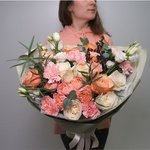 Букет цветов Эхо: пионовидные розы, лизиантус, маттиола, лагуструм, гвоздики в Санкт-Петербурге - Фотография 9