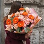 Букет Утомлённая солнцем: пионовидные розы, герберы, гвоздики, эвкалипт с доставкой в Санкт-Петербурге - Фотография 14