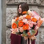 Букет Утомлённая солнцем: пионовидные розы, герберы, гвоздики, эвкалипт с доставкой в Санкт-Петербурге - Фотография 15