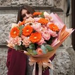 Букет Утомлённая солнцем: пионовидные розы, герберы, гвоздики, эвкалипт с доставкой в Санкт-Петербурге - Фотография 17