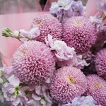 Тайное свидание: хризантемы Момоко и лиловая маттиола - Фотография 6