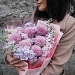 Тайное свидание: хризантемы Момоко и лиловая маттиола - Фотография 18