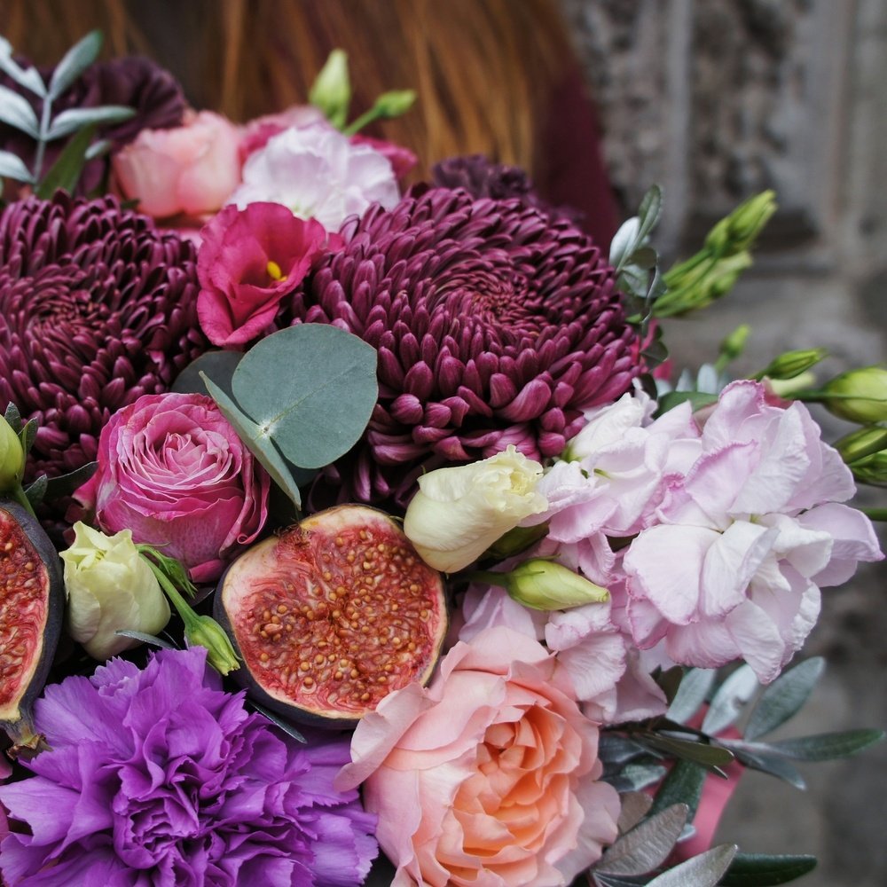 Театр теней: инжир, диантусы, пионовидные розы и другие цветы