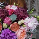 Театр теней: инжир, диантусы, пионовидные розы и другие цветы - Фотография 9