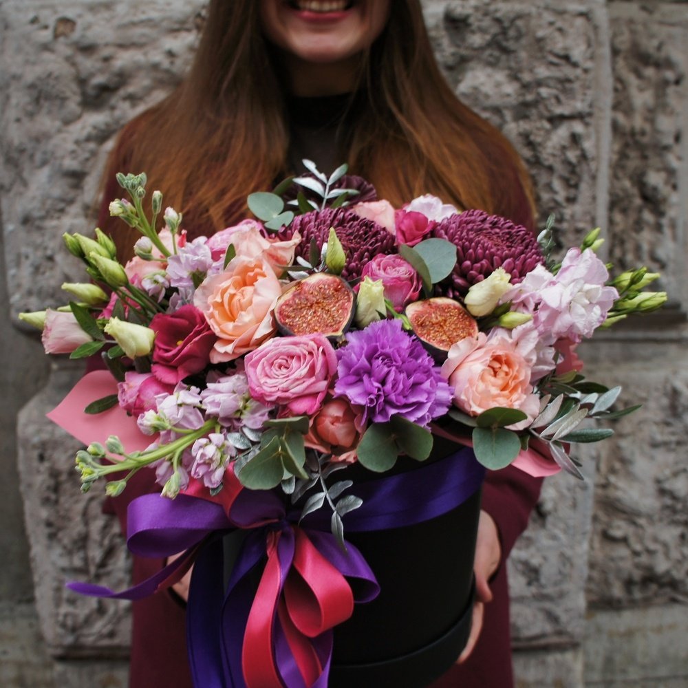 Театр теней: инжир, диантусы, пионовидные розы и другие цветы