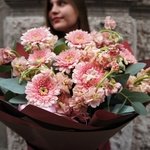 Букет цветов Флирт: герберы помпони, маттиола и эвкалипт с доставкой в Санкт-Петербурге - Фотография 10