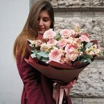 Букет цветов Флирт: герберы помпони, маттиола и эвкалипт с доставкой в Санкт-Петербурге - Фотография 11