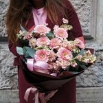 Букет цветов Флирт: герберы помпони, маттиола и эвкалипт с доставкой в Санкт-Петербурге - Фотография 16