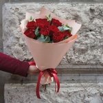 Ближе к тебе: 9 красных роз Хартс с эвкалиптом в Санкт-Петербурге - Фотография 2