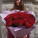 Сияй! Букет из 25 красных роз сорта Хартс, пионовидные, с доставкой в Санкт-Петербурге - Фотография 6