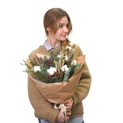 Новогодний букет Готланд: ветви туи и ели, соцветия хлопка, шишки, лагурус и лотос Новогодний букет Готланд: ветви туи и ели, соцветия хлопка, шишки, лагурус и лотос