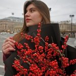 Ягодный поцелуй: зимний букет из илекса в Санкт-Петербурге - Фотография 2